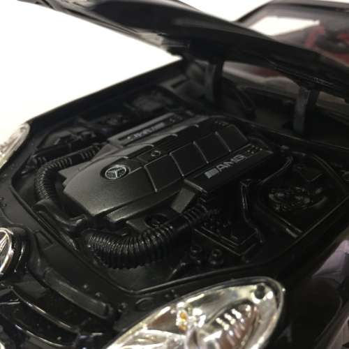 Motor Max 2005 Mercedes-Benz SLK55 AMG model car - scale 1/18 - with convertible top
