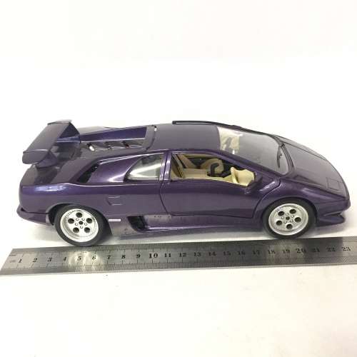 Bburago 1990 Lamborghini Diablo model car - scale 1/18