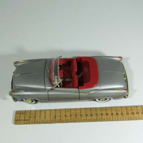 Revell Borgward Isabella model car - Scale 1/18