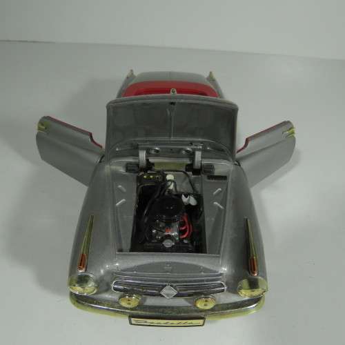 Revell Borgward Isabella model car - Scale 1/18