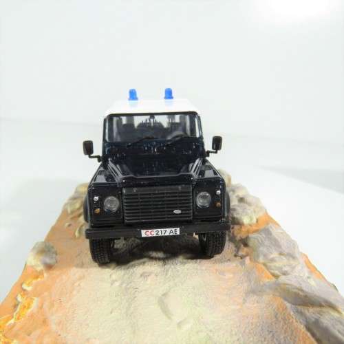 James Bond 007 - Land Rover Defender police car - Quantum of Solace