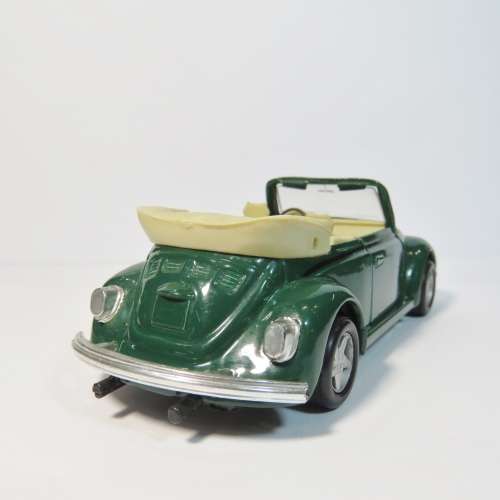 Maisto Volkswagen 1303 Beetle Cabriolet model car - Scale 1/36
