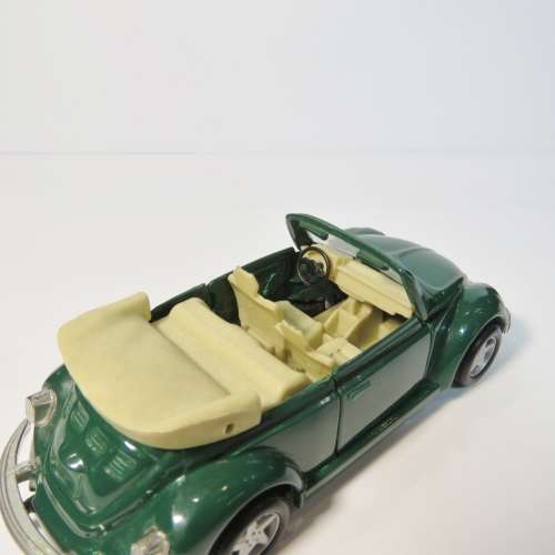 Maisto Volkswagen 1303 Beetle Cabriolet model car - Scale 1/36