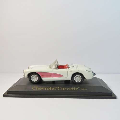 Road Signature 1957 Chevrolet Corvette model car - Scale 1/43
