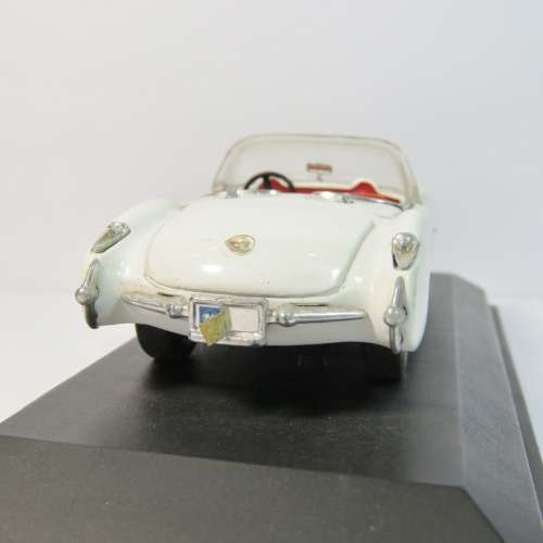 Road Signature 1957 Chevrolet Corvette model car - Scale 1/43