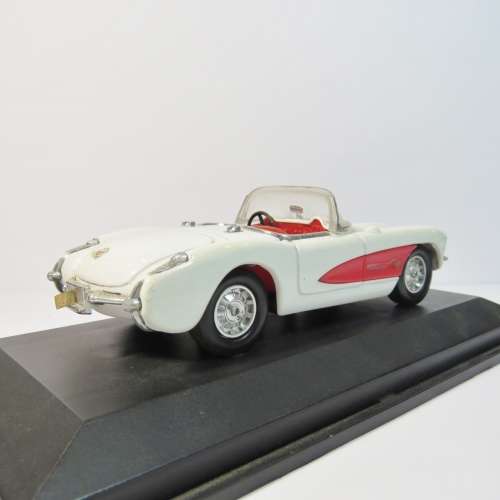 Road Signature 1957 Chevrolet Corvette model car - Scale 1/43