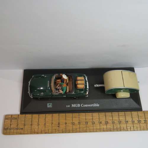 Hongwell MGB convertible with teardrop camper trailer model in case - Scale 1/43
