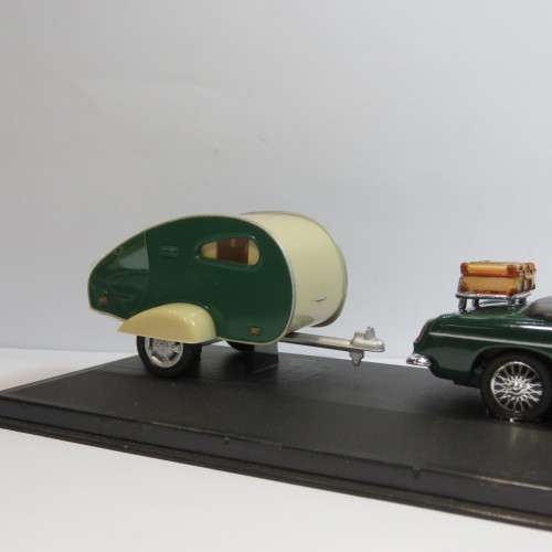 Hongwell MGB convertible with teardrop camper trailer model in case - Scale 1/43