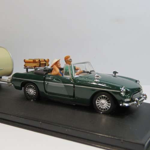 Hongwell MGB convertible with teardrop camper trailer model in case - Scale 1/43