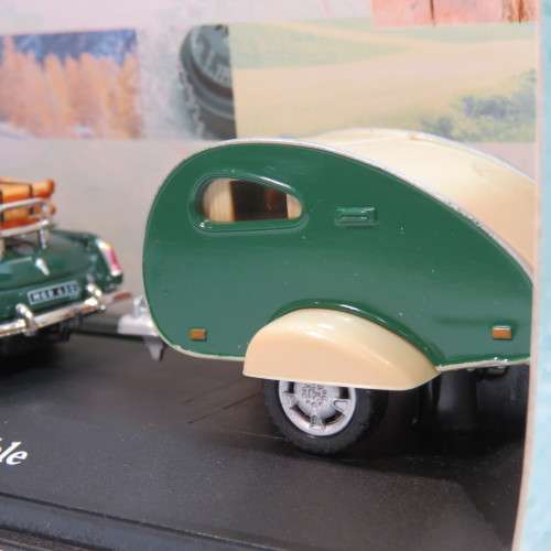 Hongwell MGB convertible with teardrop camper trailer model in case - Scale 1/43
