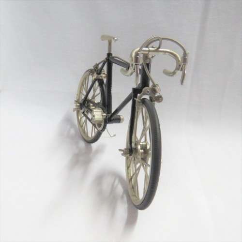 Die-cast road bicycle model