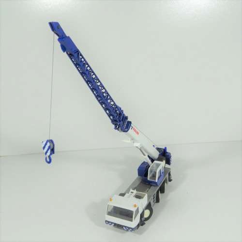 Conrad #2099 Tadano Faun ATF 45-3 mobile crane construction model - Scale 1/50