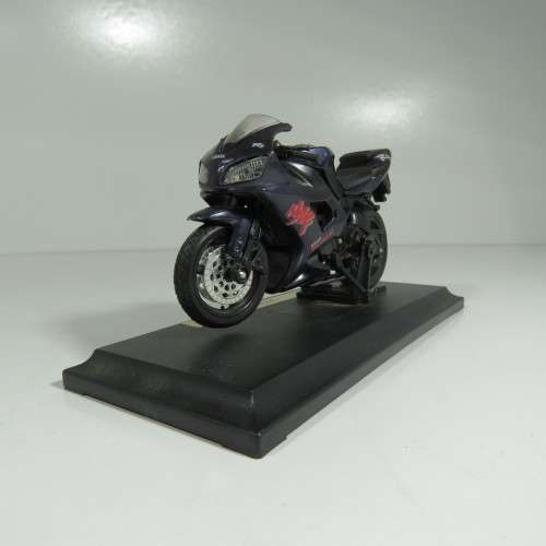 Maisto Yamaha YZF-R1 model motorcycle  scale 1/18