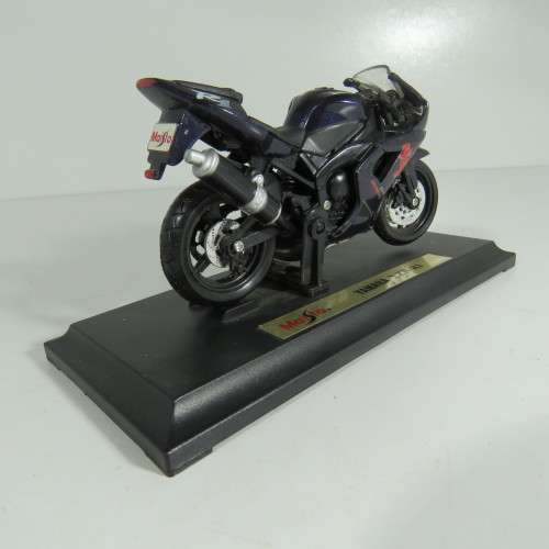 Maisto Yamaha YZF-R1 model motorcycle  scale 1/18