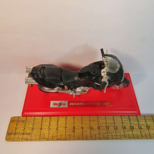 Maisto Ducati Multistrada 1000 DS model motorcycle - Scale 1/18