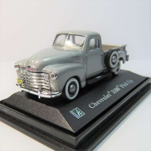 Hongwell Chevrolet 3100 pickup truck in case - Scale 1/72