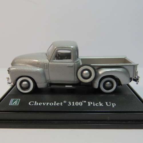 Hongwell Chevrolet 3100 pickup truck in case - Scale 1/72