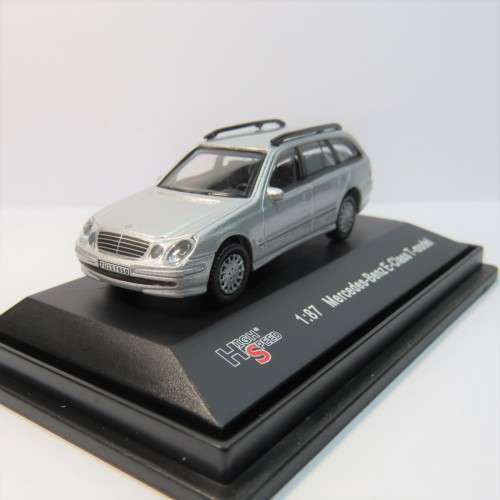 High speed Mercedes-Benz E-Class T-model car - Scale 1/87