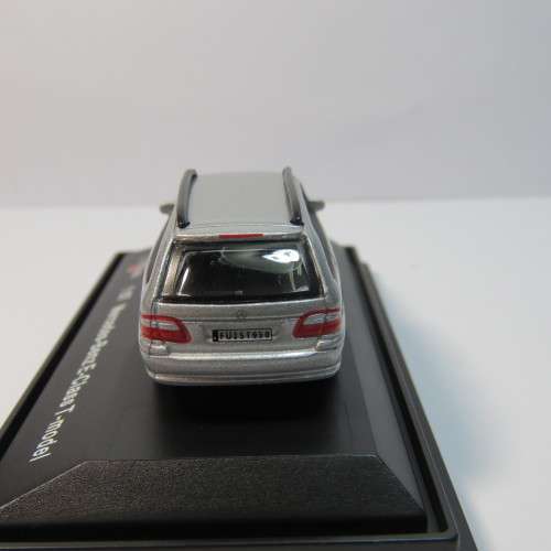 High speed Mercedes-Benz E-Class T-model car - Scale 1/87