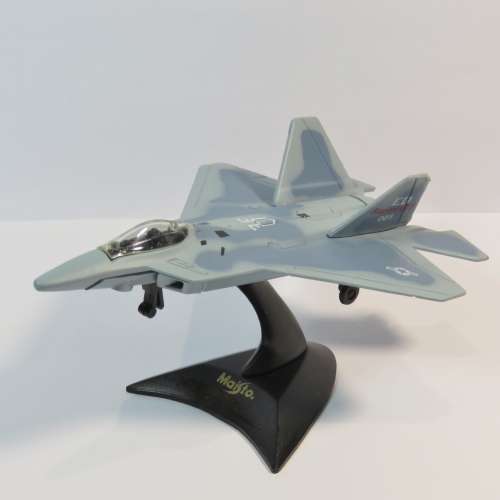 Maisto YF-22 Lighting II Raptor 01 die-cast jet plane