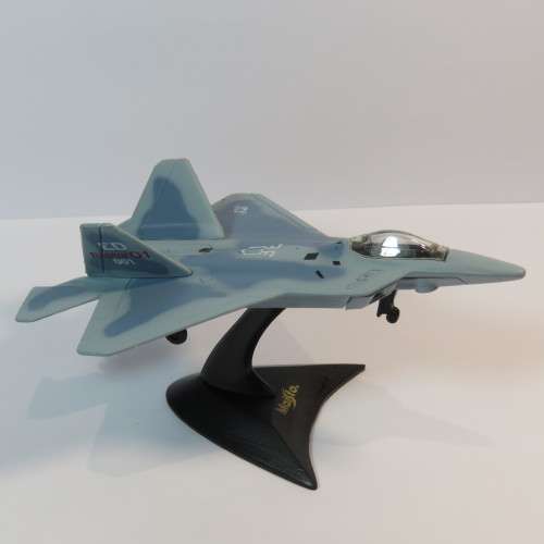 Maisto YF-22 Lighting II Raptor 01 die-cast jet plane
