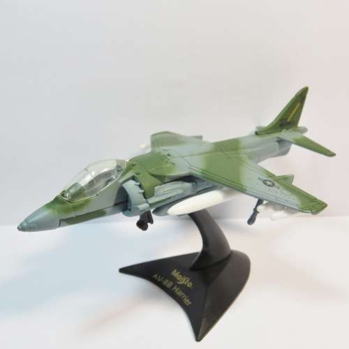 Maisto US Marines AV-8B Harrier die-cast jet plane