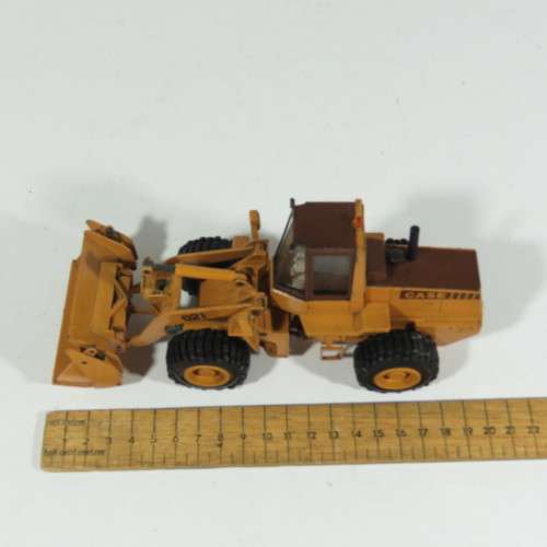 CASE 621 front wheel loader construction model by Conrad #2426 - Scale 1/35