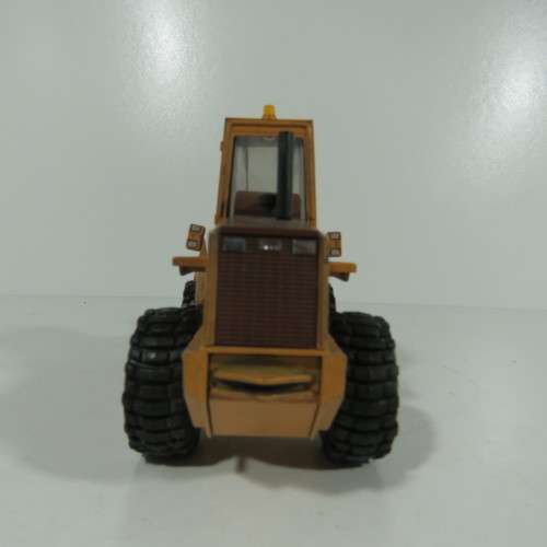 CASE 621 front wheel loader construction model by Conrad #2426 - Scale 1/35