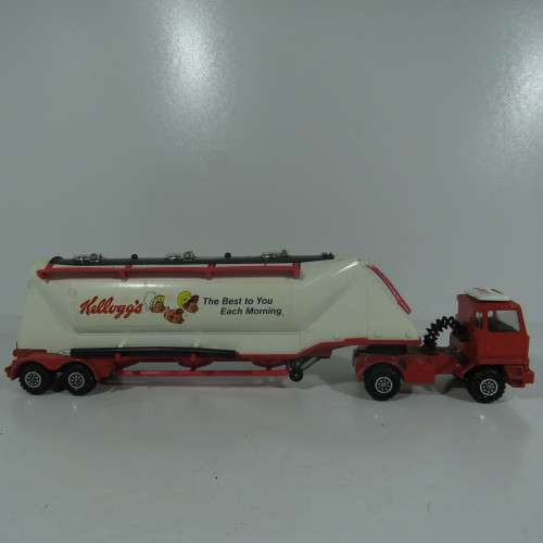 Matchbox Superkings Bedford truck with Kellog's K3 grain transporter