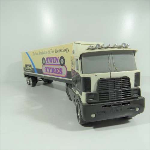 Vintage Nylint Bandag truck and trailer with sounds - Batteries not included - Stickers are damaged