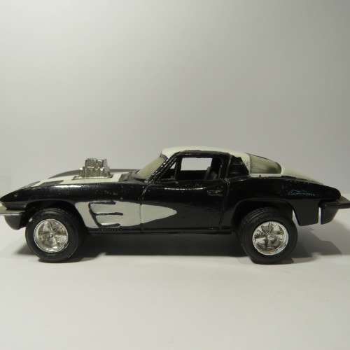 Tootsietoy 1963 Chevy Corvette toy car - Repainted