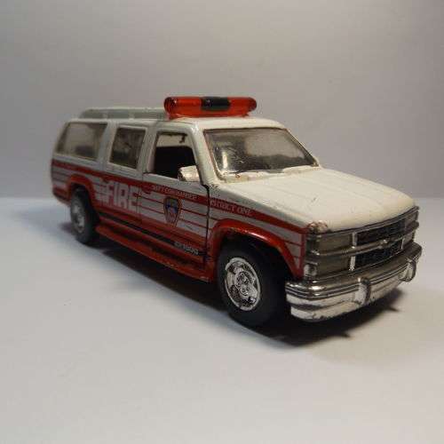Road Champs Chevrolet Surburban Fire department toy truck