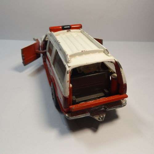 Road Champs Chevrolet Surburban Fire department toy truck
