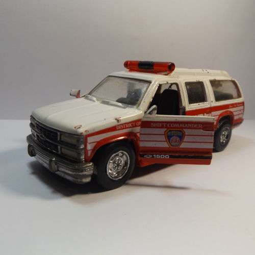 Road Champs Chevrolet Surburban Fire department toy truck