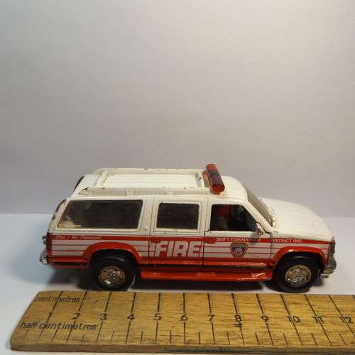 Road Champs Chevrolet Surburban Fire department toy truck