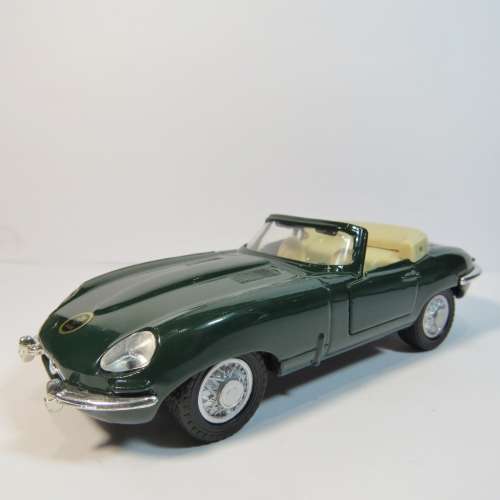 Maisto Jaguar E-type cabriolet model car - Scale 1/38