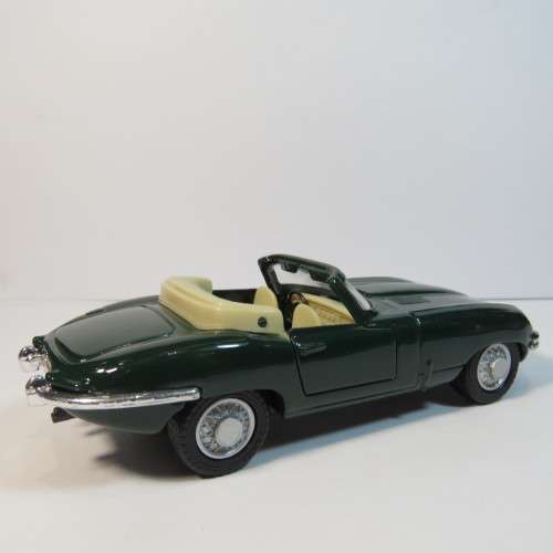 Maisto Jaguar E-type cabriolet model car - Scale 1/38