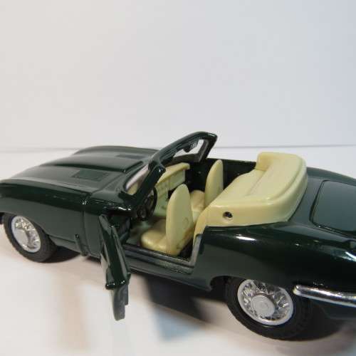 Maisto Jaguar E-type cabriolet model car - Scale 1/38