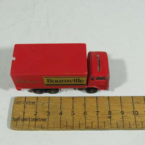 Lot of 8 Yatming toy cars