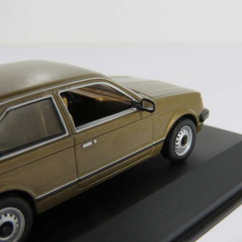 Mini Champs 1979 opel kadett haselbraun metallic model car in case - Scale 1/43 - Mirrors repaired