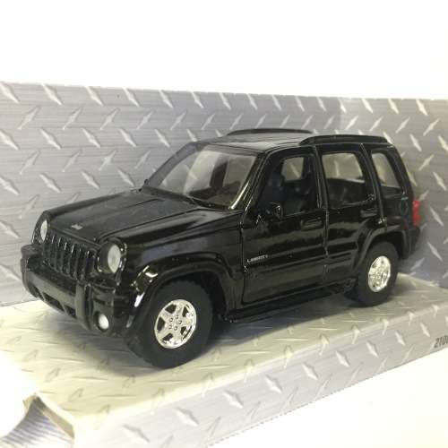 Maisto 2002 Jeep Liberty model car - scale 1/39