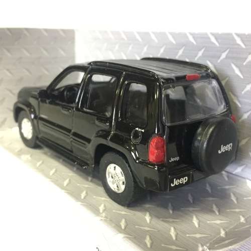 Maisto 2002 Jeep Liberty model car - scale 1/39