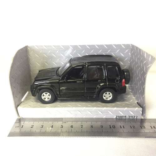 Maisto 2002 Jeep Liberty model car - scale 1/39