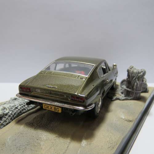 James BOnd 007 - AstOn Martin DBS model car - On her secret service