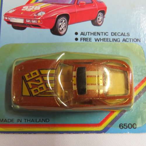 Vintage Road Tough Die cast metal racing car Porsche 928 toy car