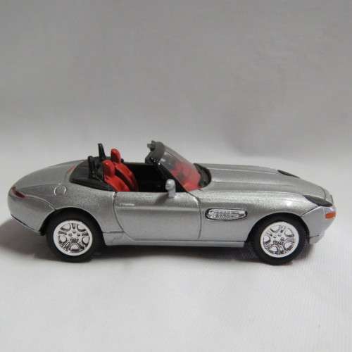 NewRy BMW Z8 die-cast model car - Scale 1/43