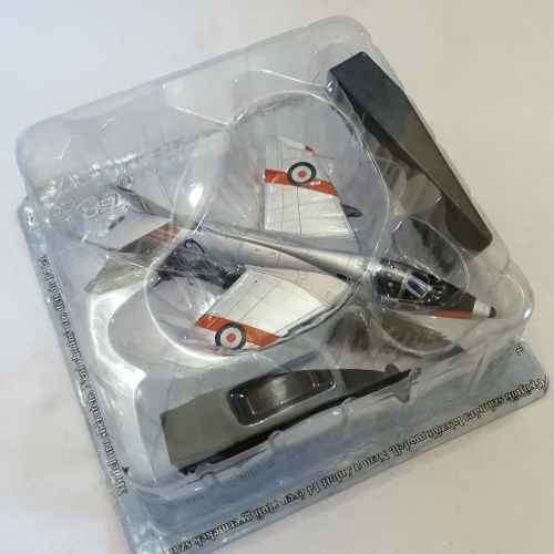 Amercom UK 1962 Hawker Hunter T7 die-cast model plane - scale 1/72 - with magazine