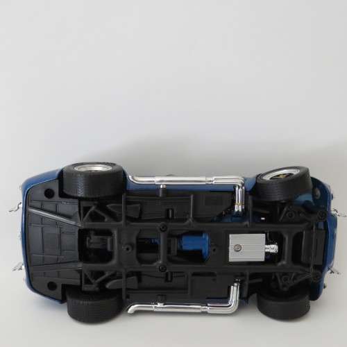 Road Signature Shelby Cobra 427 S/C model car - Window stain, bonnet handle missing