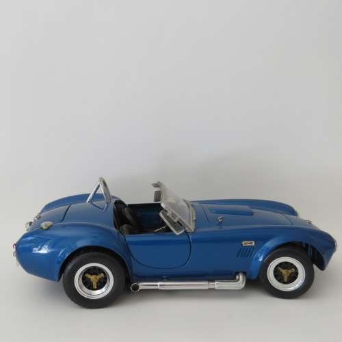 Road Signature Shelby Cobra 427 S/C model car - Window stain, bonnet handle missing