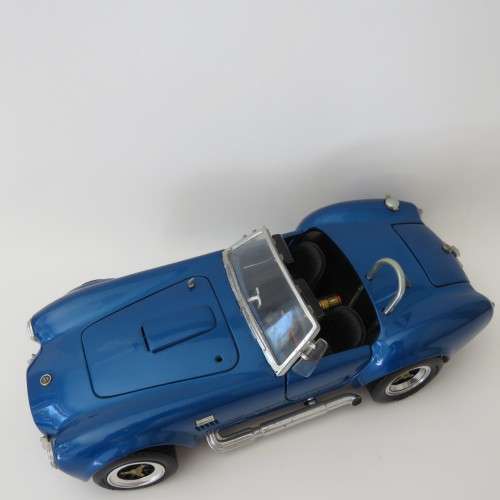 Road Signature Shelby Cobra 427 S/C model car - Window stain, bonnet handle missing